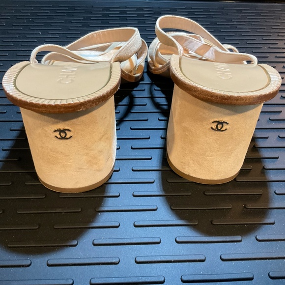 -CHANEL, Roman Greek Beige Suede Sandals w/ gold accs, Size 39, Authentic - Picture 4 of 10
